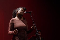 Somi Kakoma – Jazz Brugge 2025, Concertgebouw Bruges 20 somi concertgebouw brugge kaap marvin anthony studio 14 november 2025 2 scaled uai