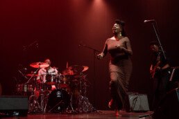 Somi Kakoma – Jazz Brugge 2025, Concertgebouw Bruges 22 somi concertgebouw brugge kaap marvin anthony studio 14 november 2025 4 scaled uai