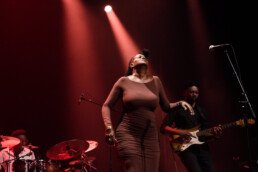 Somi Kakoma – Jazz Brugge 2025, Concertgebouw Bruges 3 somi concertgebouw brugge kaap marvin anthony studio 14 november 2025 5 scaled uai